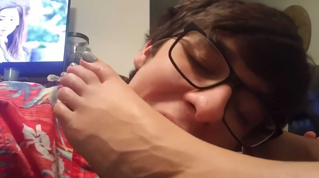 按摩中熟睡被舔脚