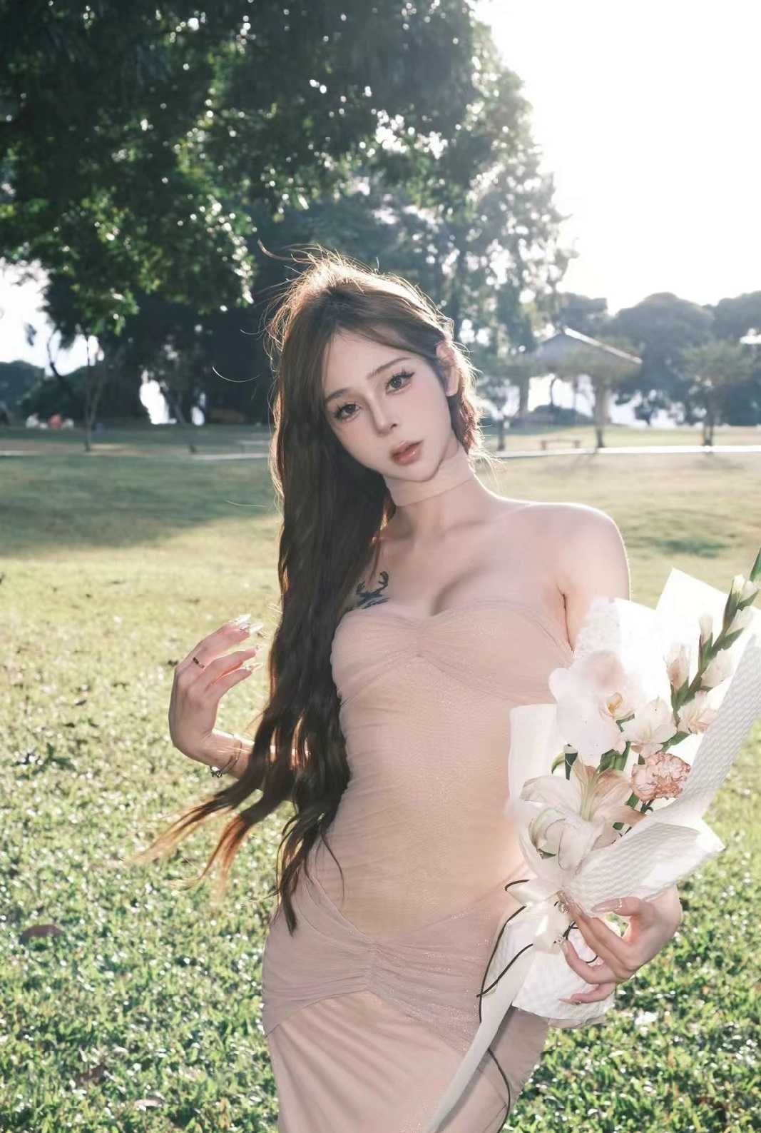 推特4w粉丝女神熟睡被闻舔脚