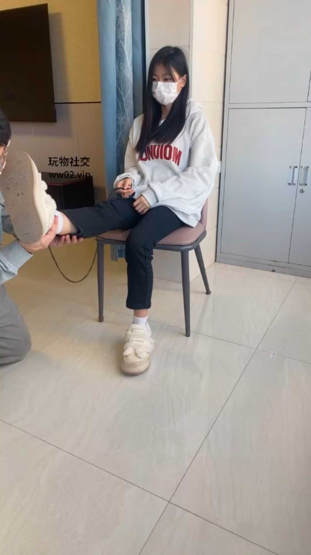 精神小妹-班主任放假舔学生脏棉袜裸足