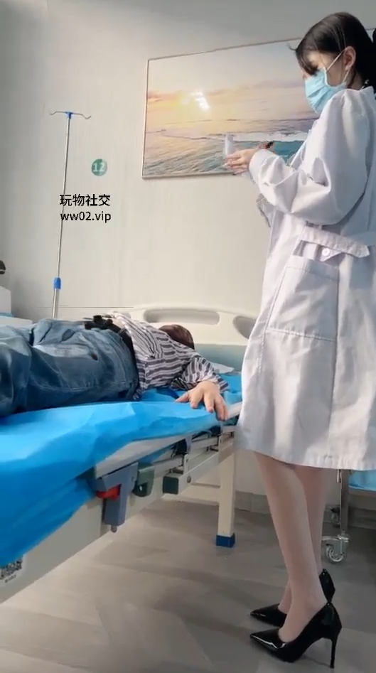 女医生白丝高跟开发舔脚