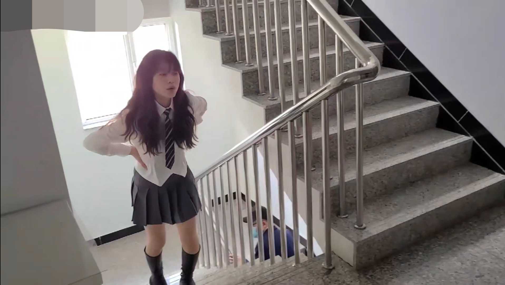 一往情深-舔脚狂魔之被玷污的长靴