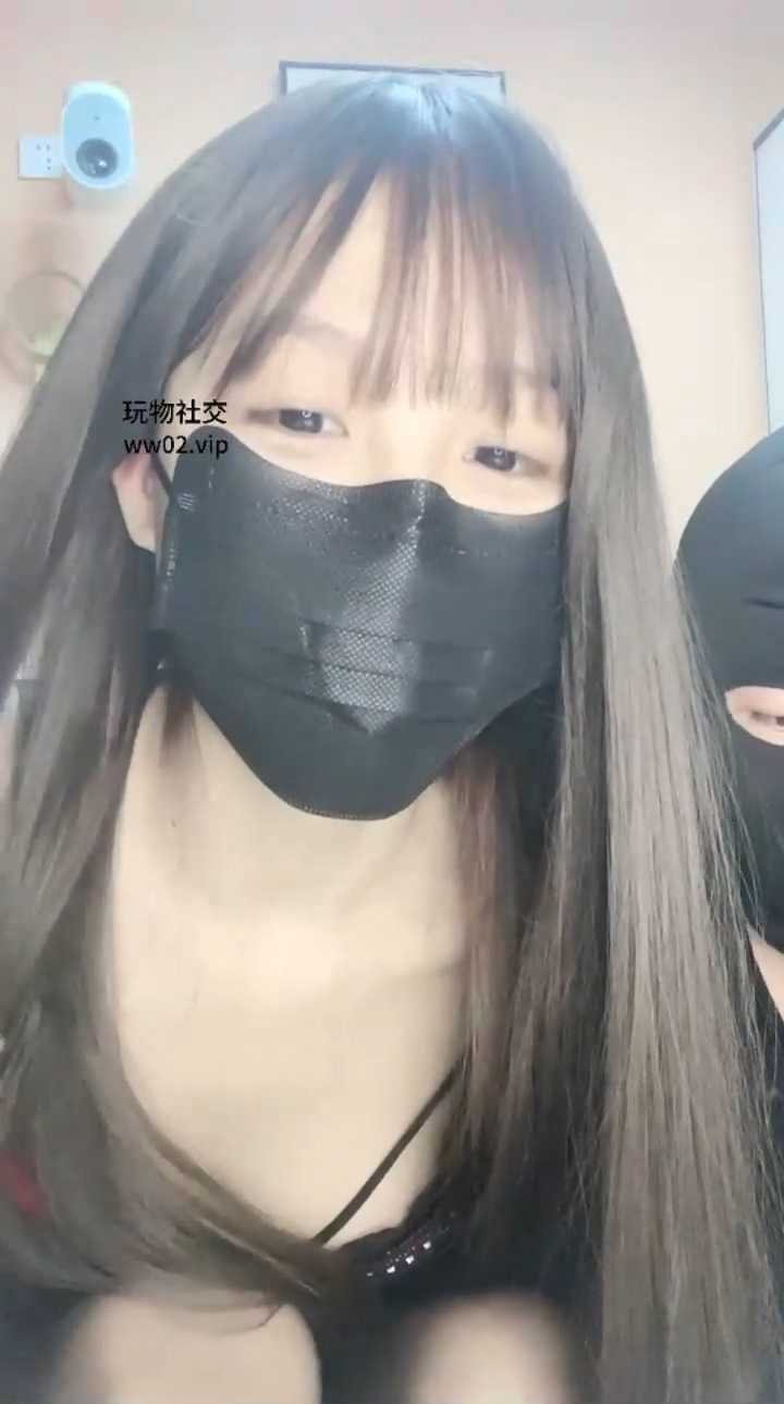 鹿可-近距离舔吃黑丝袜裸足