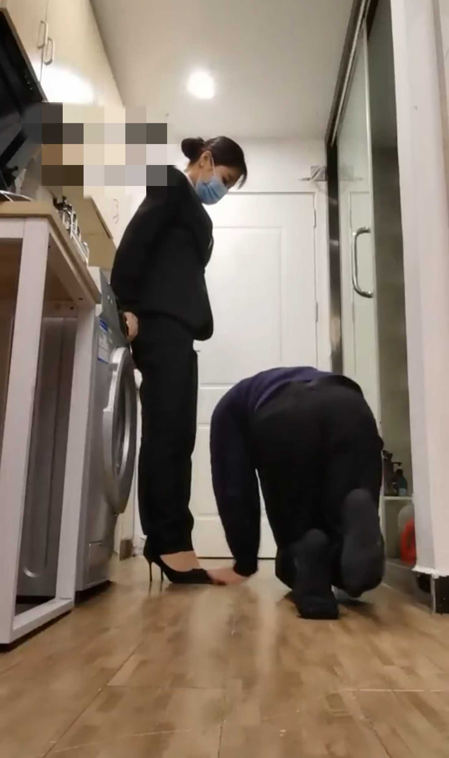 再约珠宝店御姐舔脚喝洗脚水
