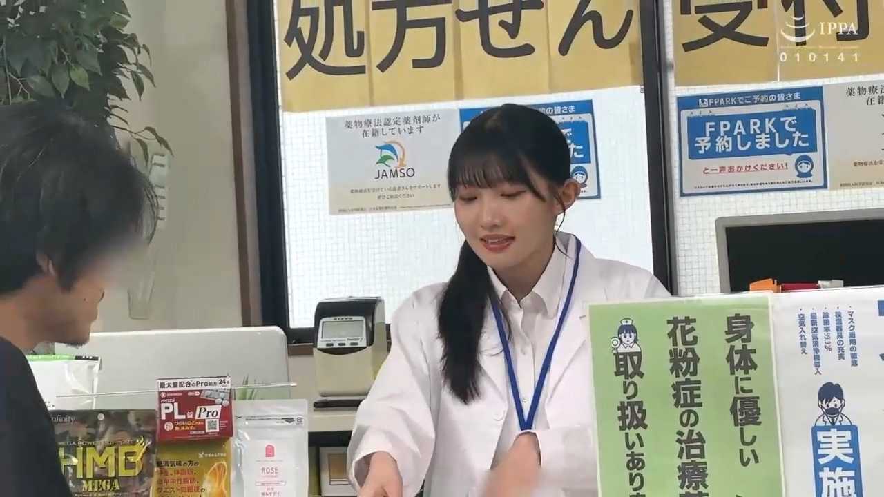 男子去诊所看病，放倒女医生舔丝袜脚