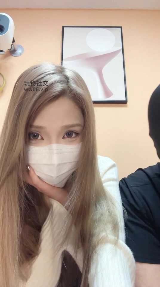 新人首次入圈，享受被舔脚的感觉