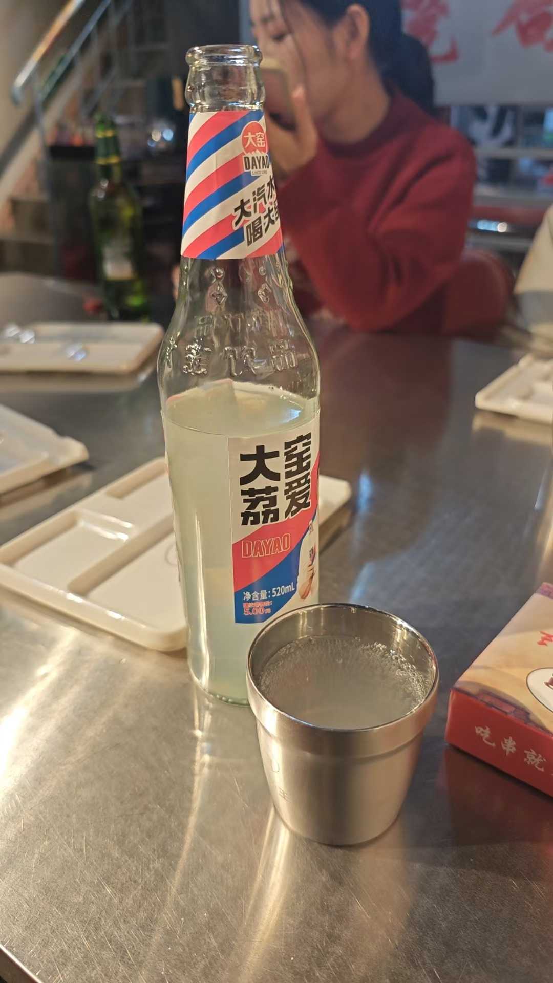 地瓜小朋友-让闺蜜舔自己的白丝脚