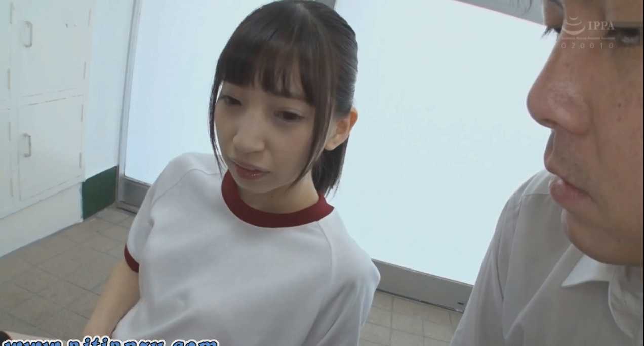 日本小妹妹黑丝脚被舔到乱叫