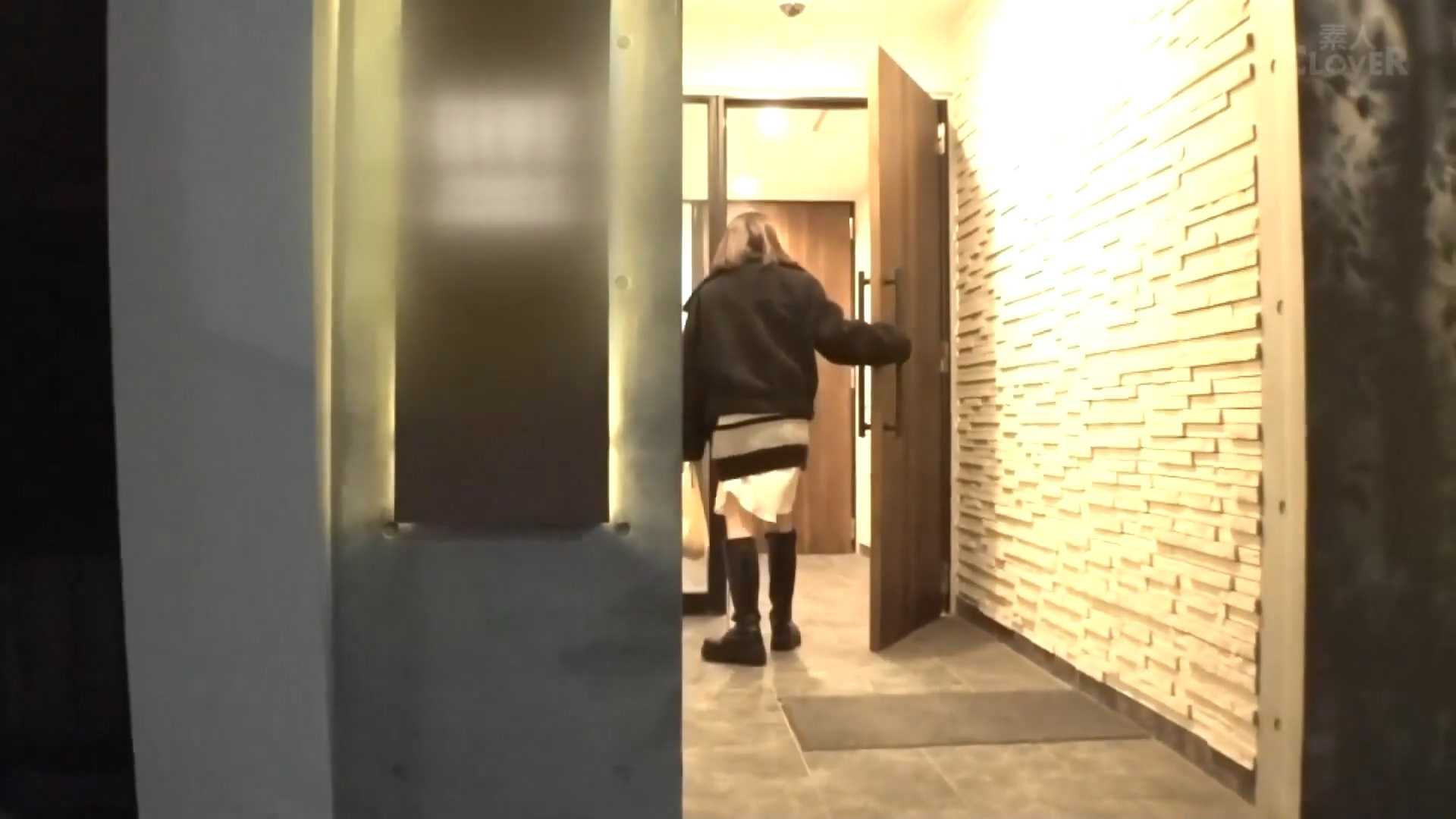 俩男子尾随妙龄女子深夜入室舔脚