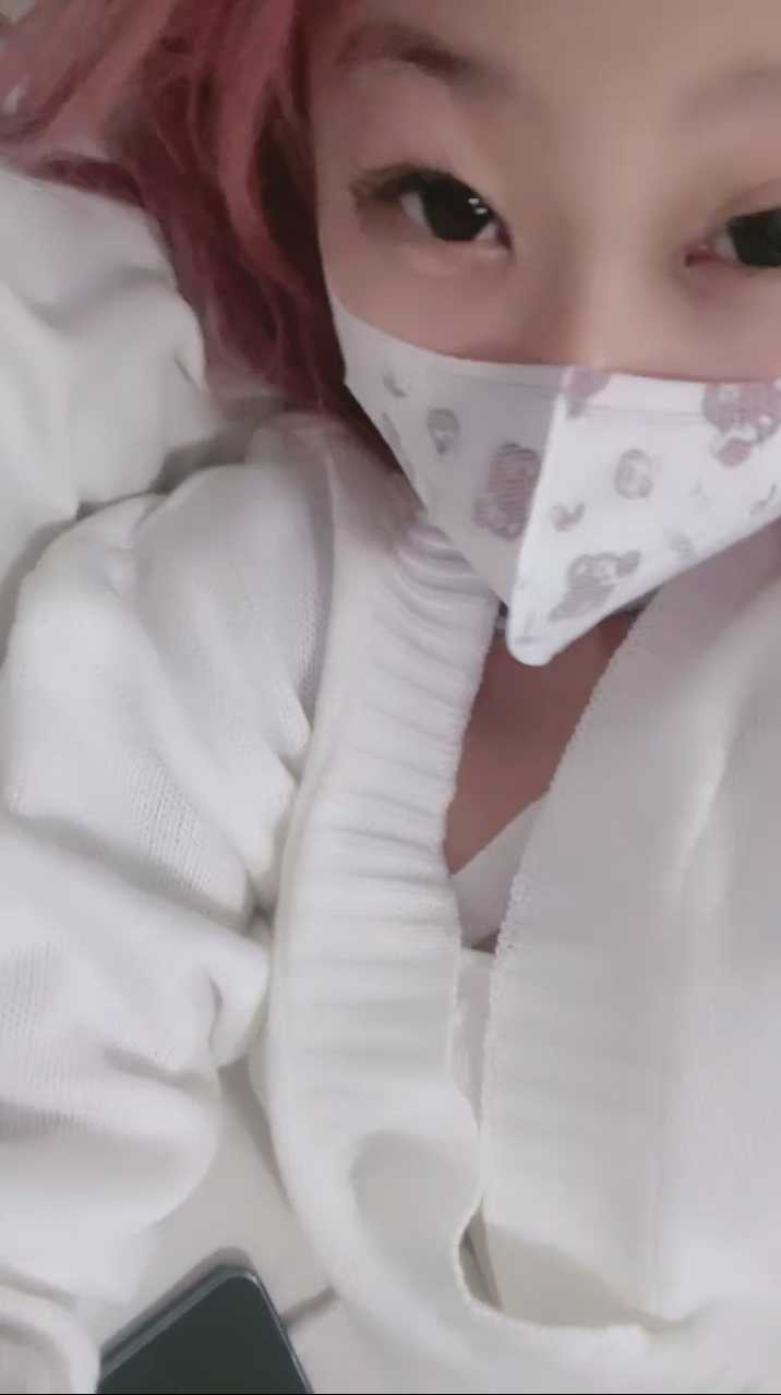 十三妹-带大娘来三人一起舔脚