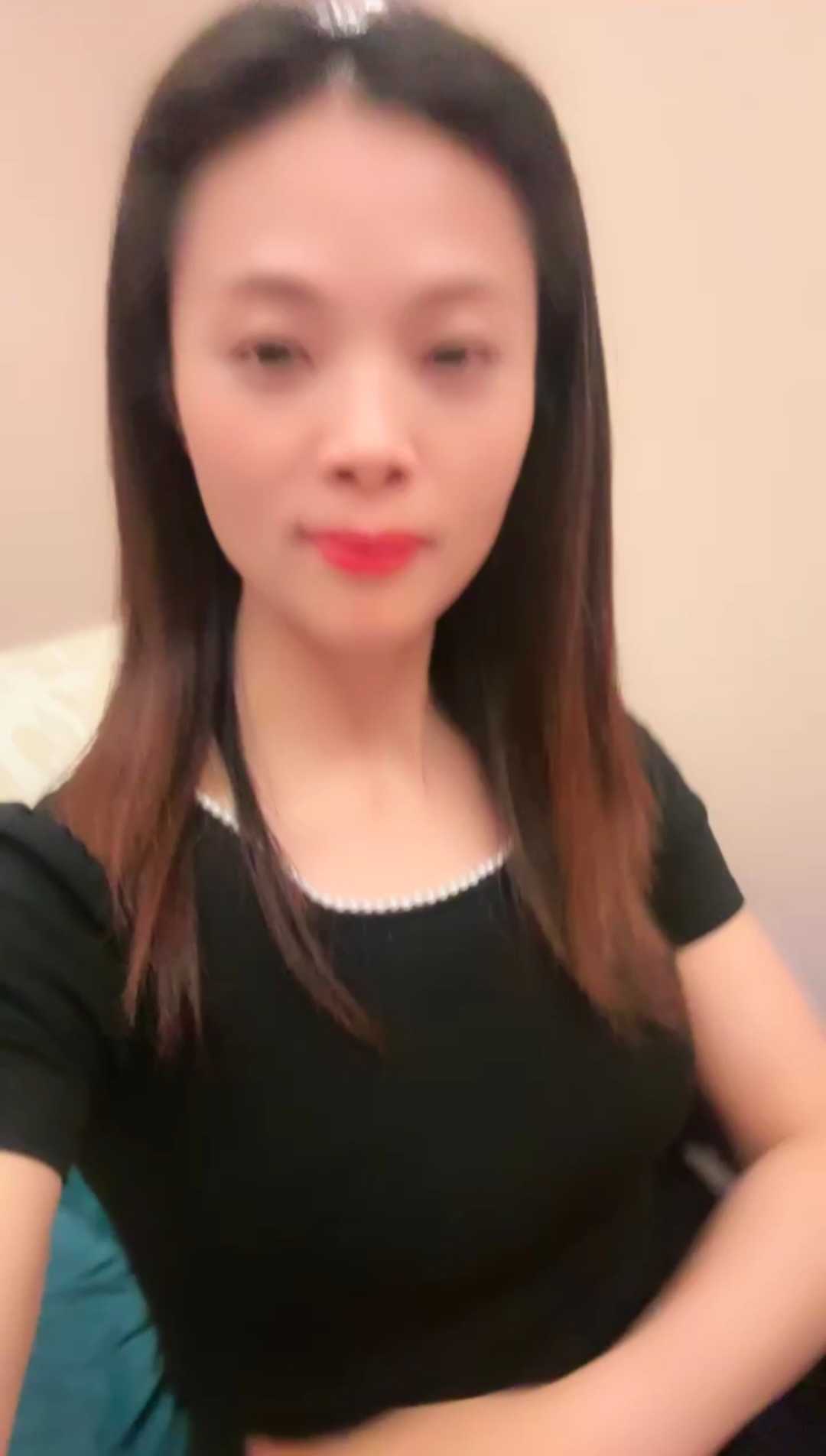 花钱舔少妇技师的脚
