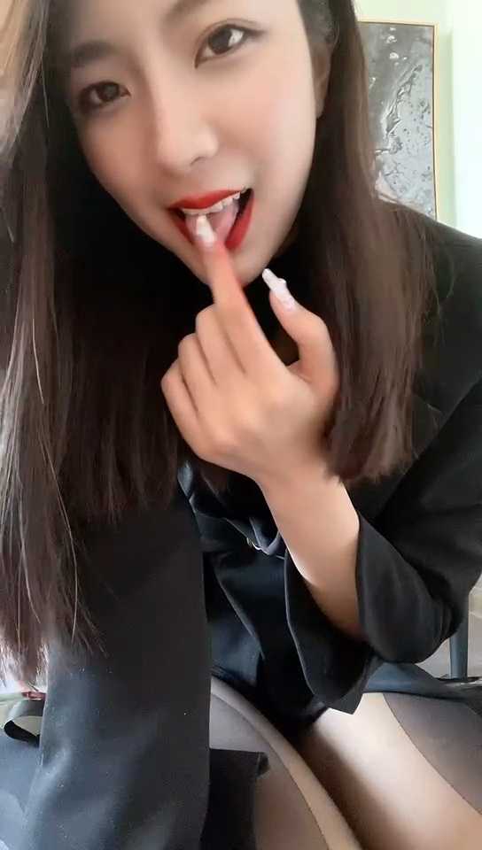 橙子秀足舔脚合集