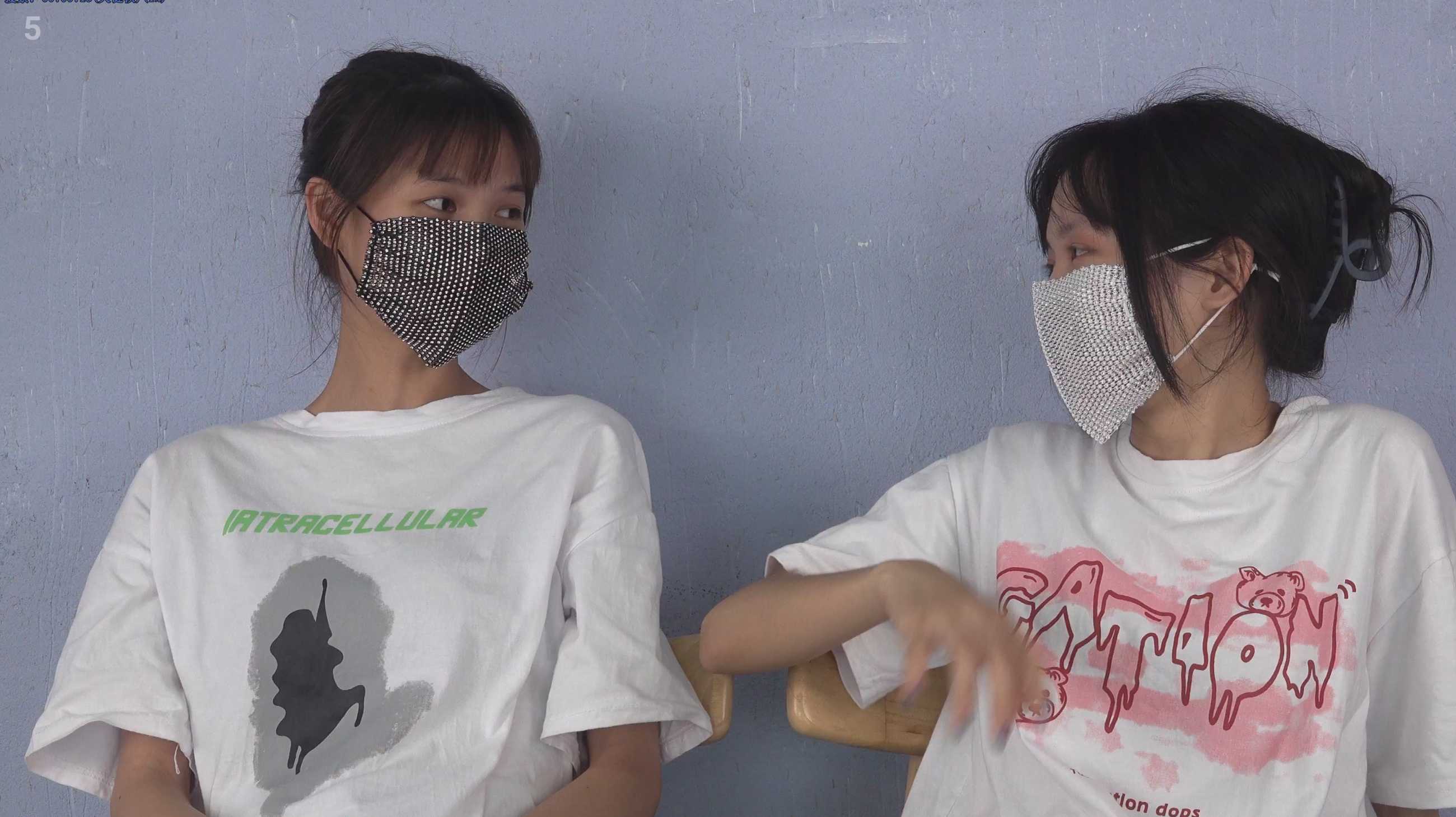 南国-一次性舔两个妹子裸足